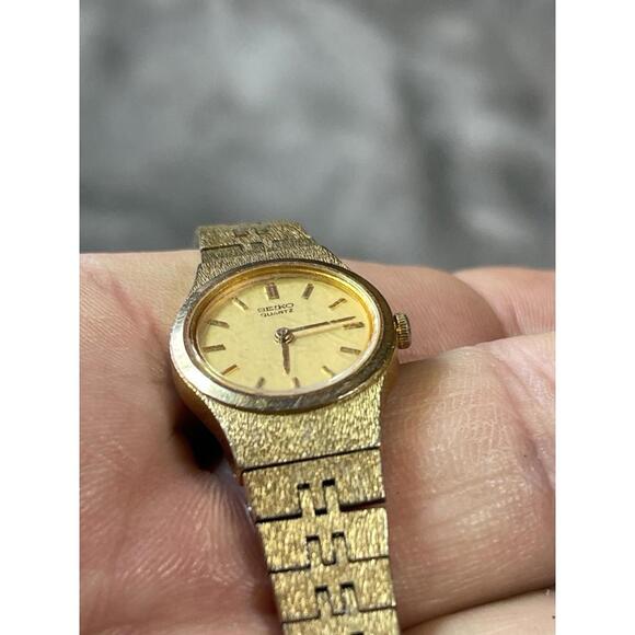 Vintage Seiko  Women Watch Gold Tone Gold Dial Round 2Y00-0019 !! Parts/Repair ! - Picture 10 of 14